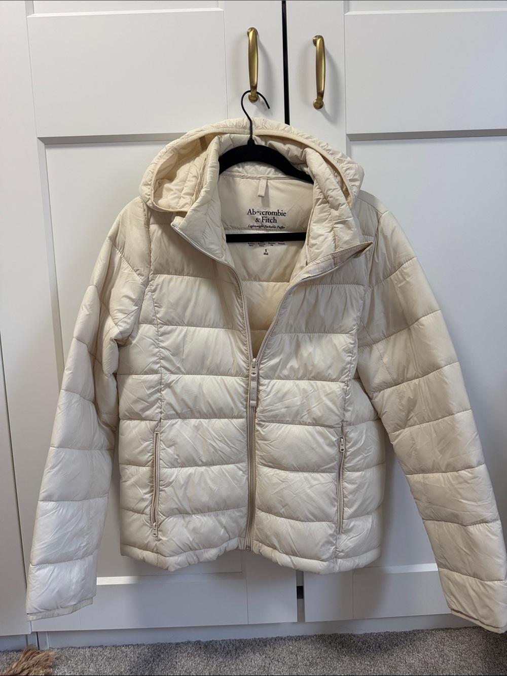Abercrombie & Fitch Women's Light Cream Quilted Hooded Puffer Jacket